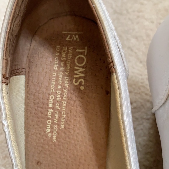 TOMS women wedges size 7 GUC due to white only ! - Picture 6 of 10